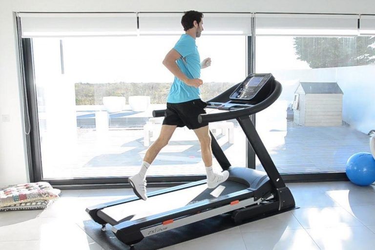 Más de 20 provincias españolas participan en una carrera desde casa para recaudar fondos contra el cáncer