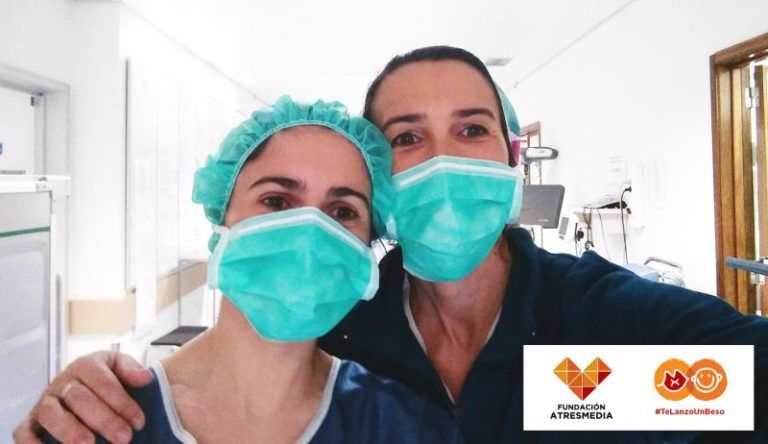 Fundación Atresmedia inicia la campaña #TeLanzoUnBeso para ayudar a «superar» el aislamiento y apoyar a los profesionales sanitarios