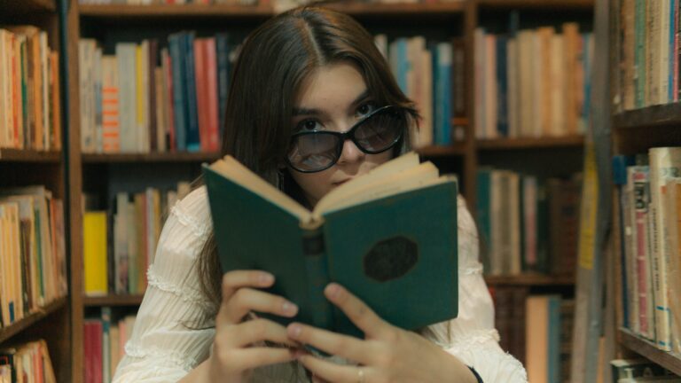 Becas para estudiar un máster online: una oportunidad para seguir creciendo profesionalmente sin dejarlo todo atrás